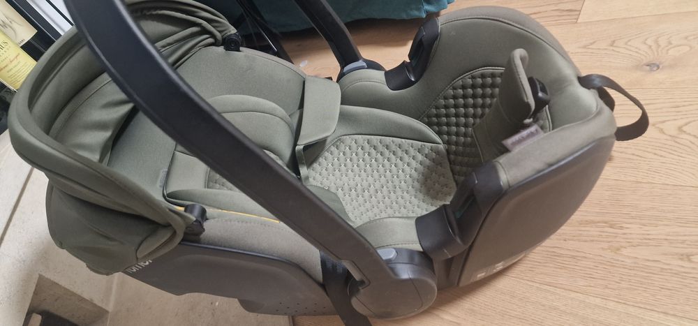 Scaun auto tip scoică pentru copii Britax Römer, reglabil, 0-15 luni