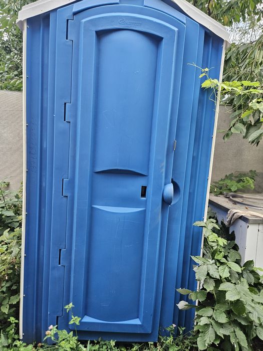 Продам пластиковый туалет