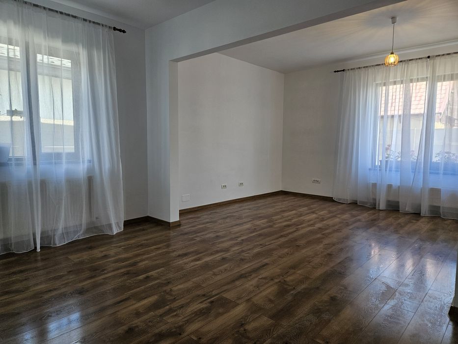 Proprietar vând casă nouă, la cheie
