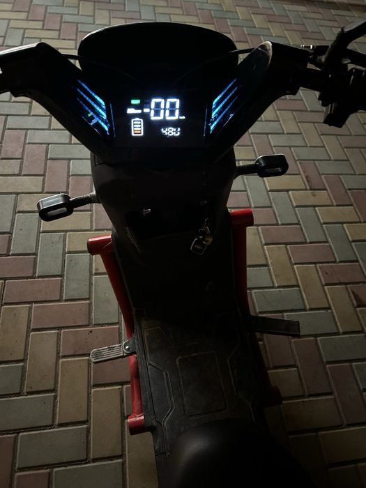 Срочно продам электроскутер танк800 состояние хороший как новый за