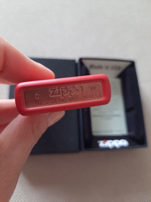 Bricheta Zippo Red Matte - noua