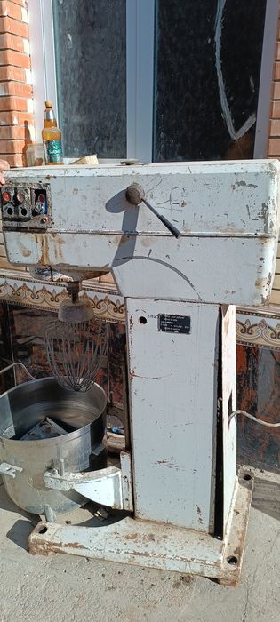 Katta mikser xamir aralashtirishga tel qilsangiz gaplashamiz