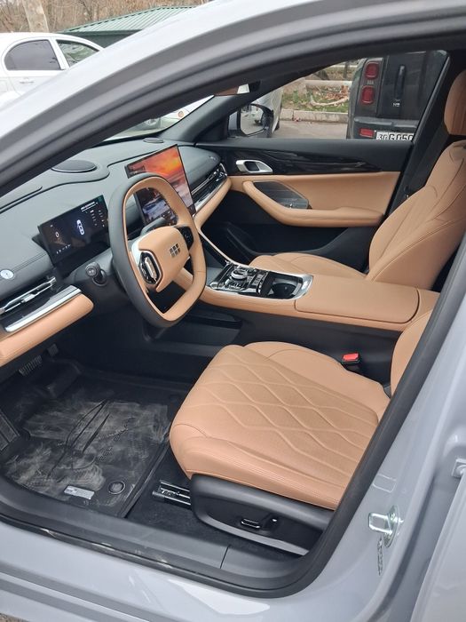 Geely galaksi A7 2025 yil 2000 km yurgan