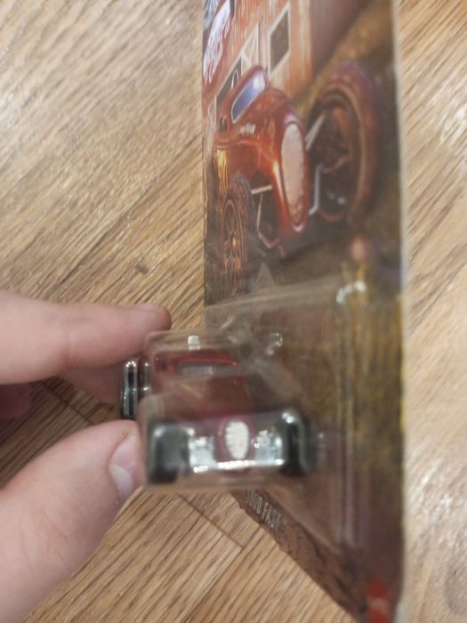 Машинка Hot wheels торг