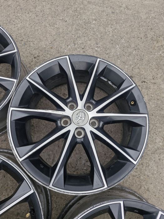 На Тойоты Камри R18 и Лексус
