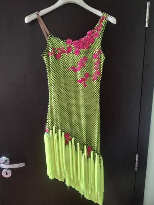 Рокли за спортни танци