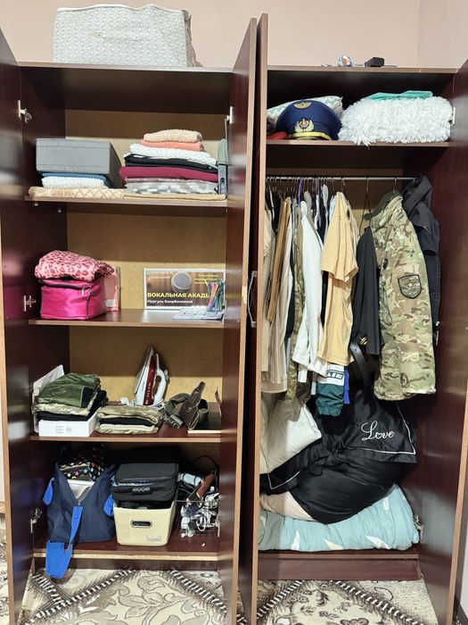 Шкаф для одежды и кровать