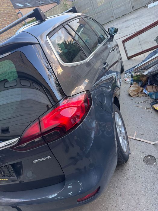 Opel Zafira Tourer 2015