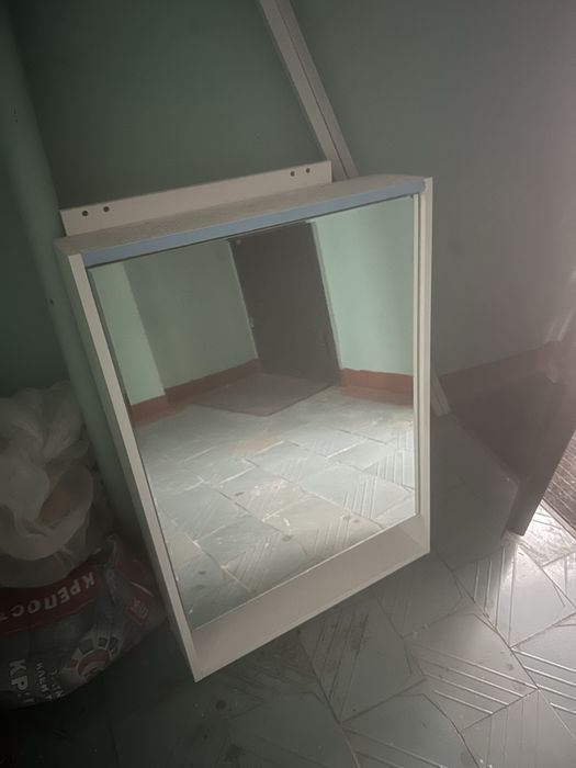 Шкаф с зеркалом для ванны