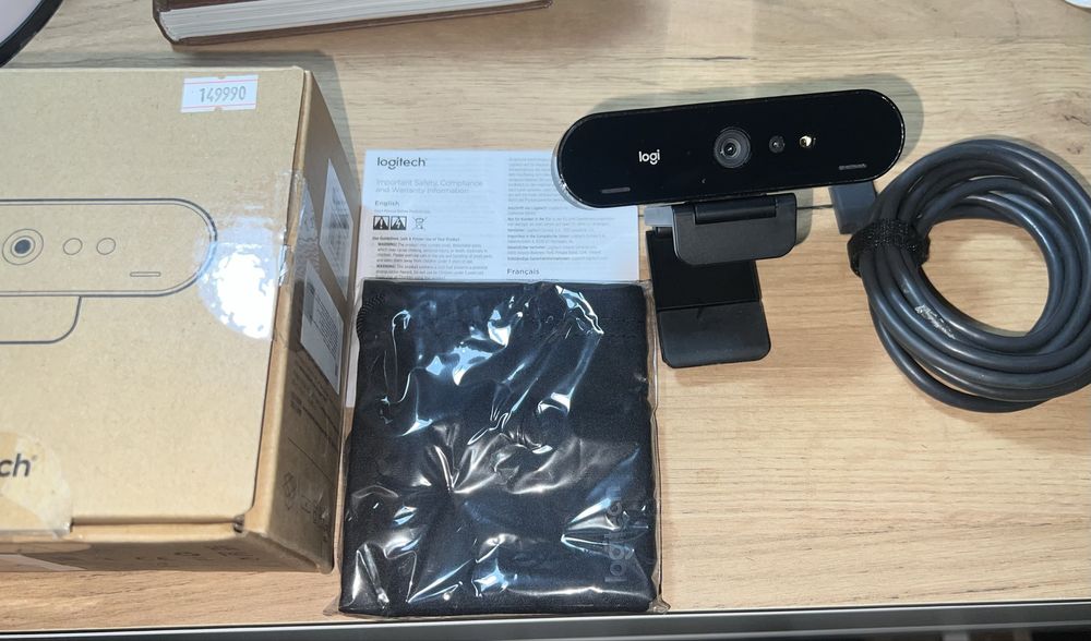 Продам веб-камеру Logitech Brio