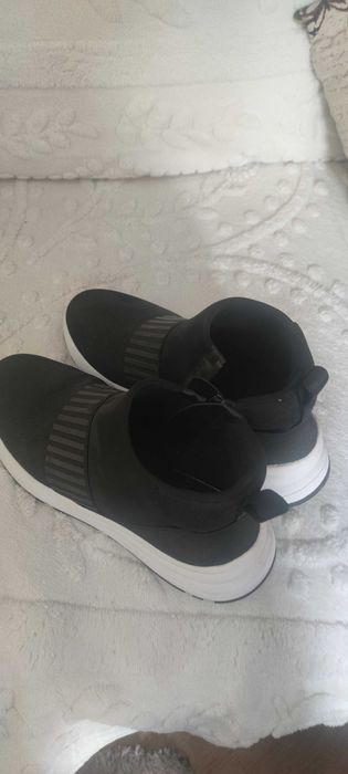 Спортни обувки Zara ,нови,42номер