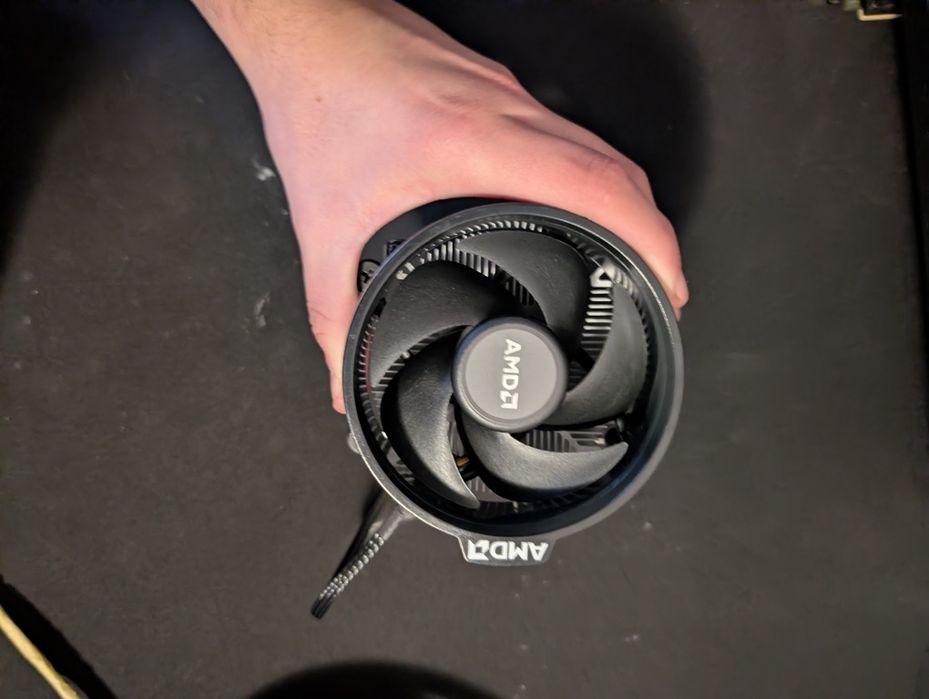 Vând procesor AMD Ryzen 5 Pro 4650G