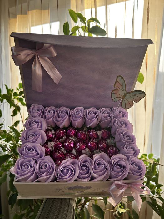 Aranjamente dulciuri si trandafiri de sapun cadou