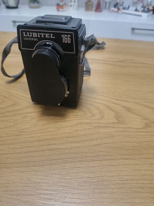 Cameră foto reflexă cu lentilă dublă (TLR) Lubitel 166 Universal.