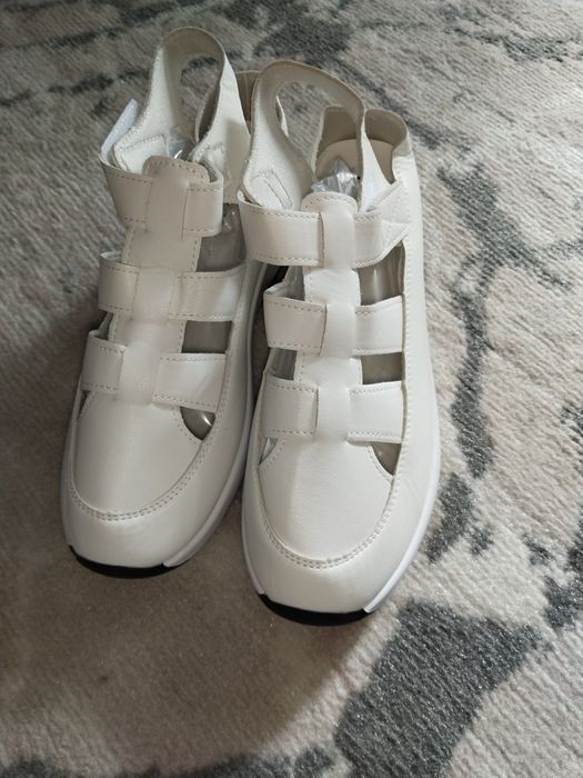 Продам полуоткрытые ботинки