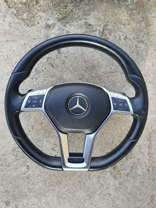 Volan cu comenzi și padele Mercedes AMG