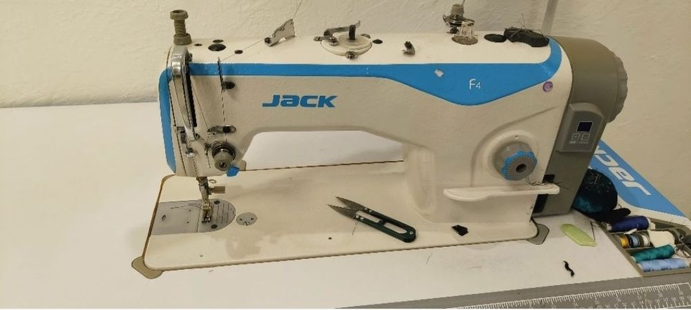 Швейная машинка Jack F4