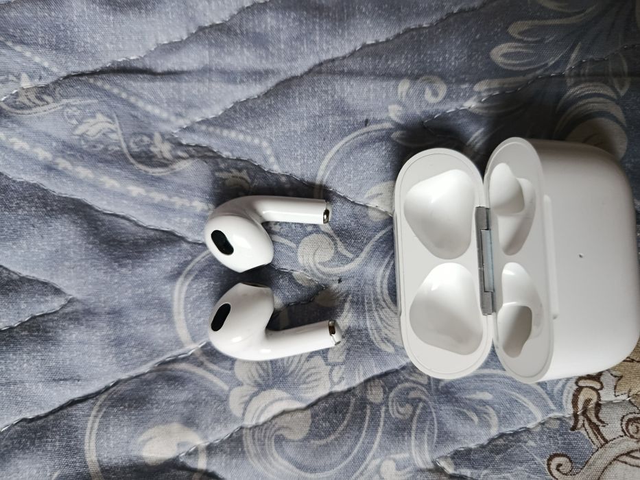 Продам AirPods 3