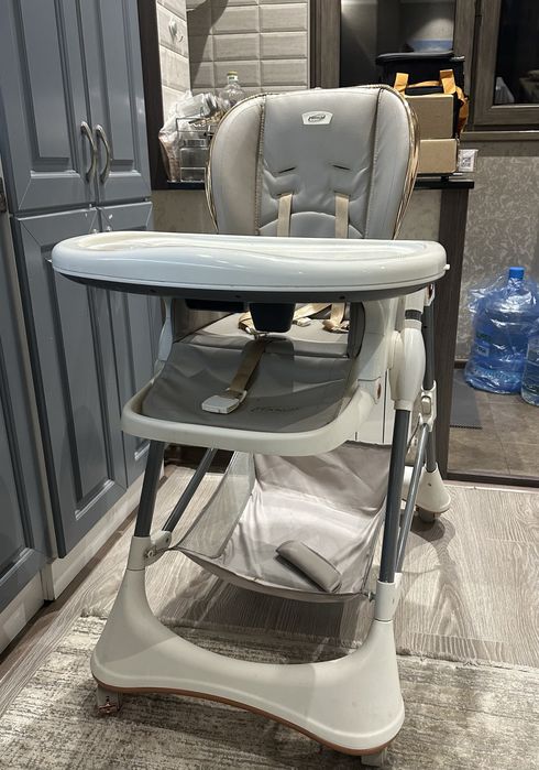 Детский стульчик для кормления в хорошем состоянии.