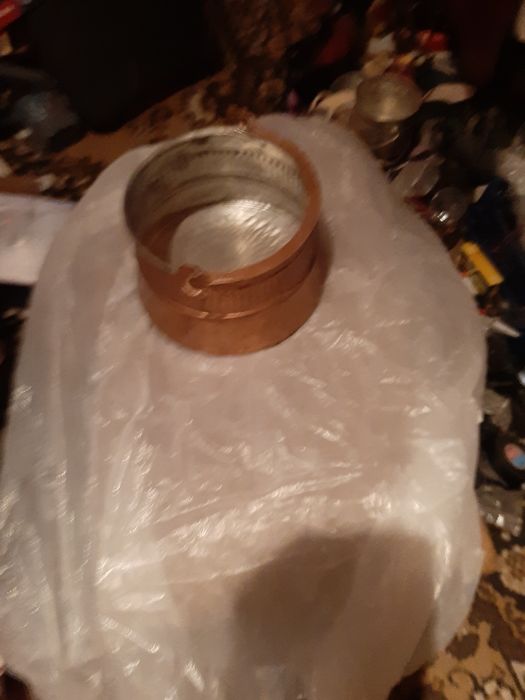 Медно котле с размери  високо.11см  диаметър. 16 см.чисто медно и не п