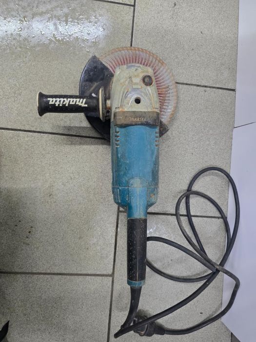 Polizor unghiular Makita GA9082, 2700 W, 6600 rpm, 230 mm -P-