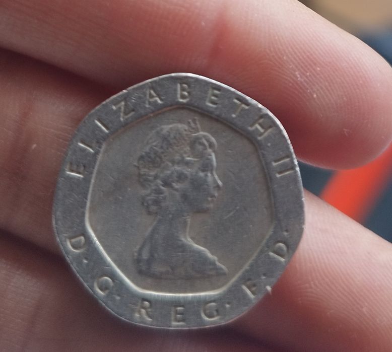 Монета-Twenty pence 1982