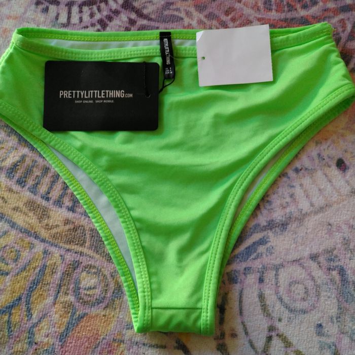 Разкошна нова поличка Vogue и нови панталонки Reebok и бански