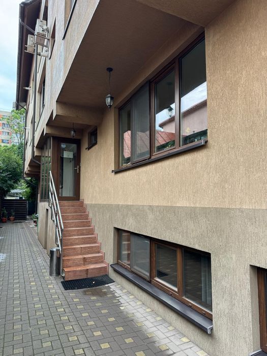 Inchiriere spatii