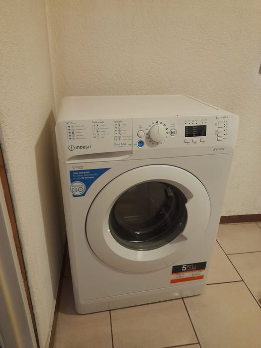 Masina de spalat rufe Indesit 6kg cu rulment defect