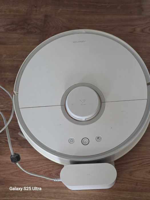 Продавам робот прахосмукачка Roborock S5 (S502-00) с докинг станция