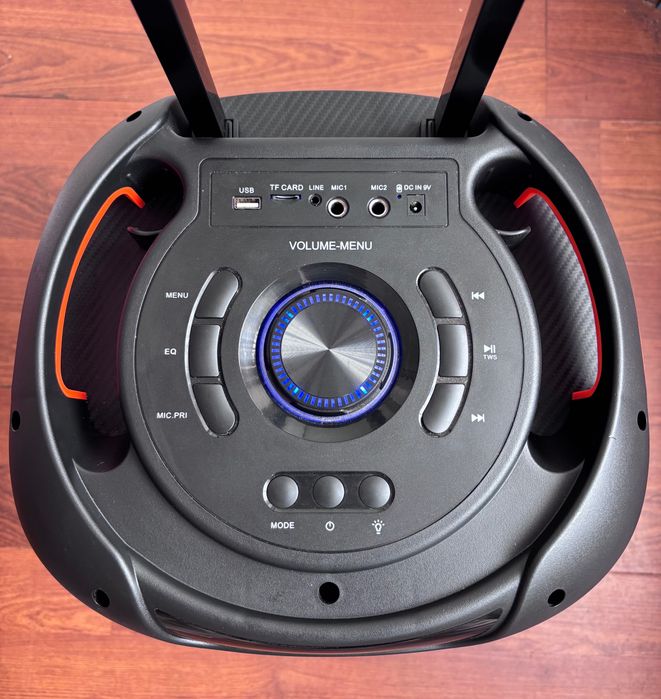 Boxă AKAI 50W cu microfon wireless inclus, folosită o singură dată, stare impecabilă!