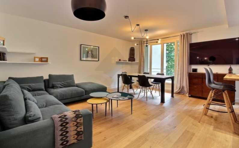 Дава се под наем Тристаен апартамент в Пловдив, Център - 73 кв.м за 188.7 € - Снимка #2