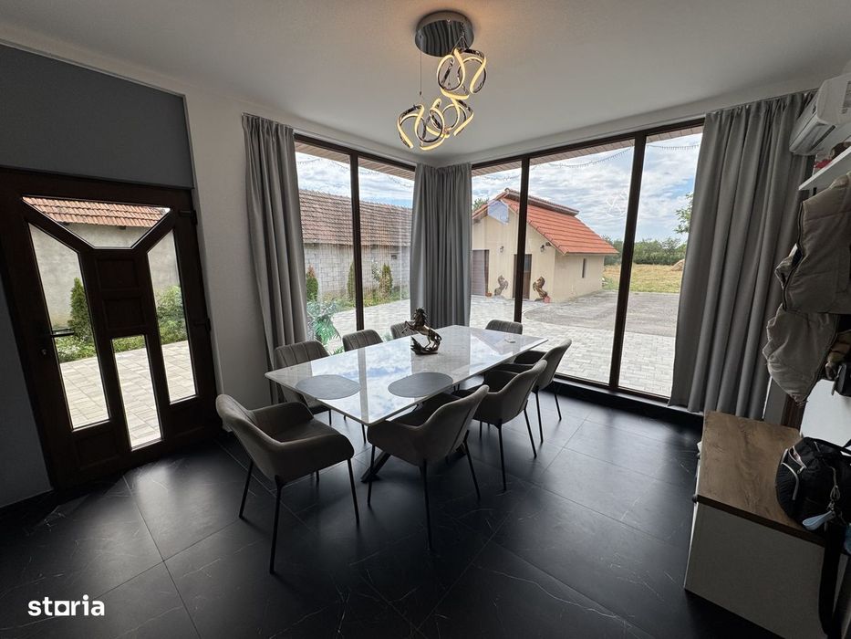Casa cu 3 dormitoare, Living , Bucatarie, Dining, Caraseu, 15 Km de Sa