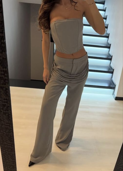 Compleu alcatuit din top si pantaloni