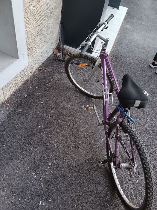 Продавам  2 бр колела