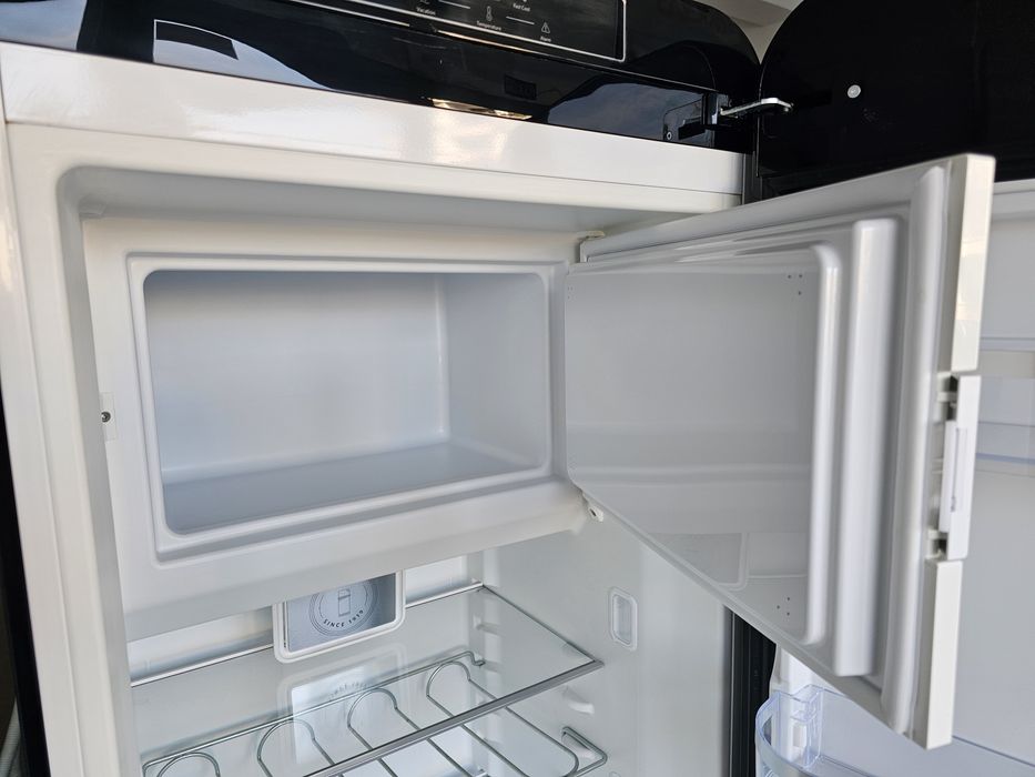 Ретро хладилник с камера KitchenAid