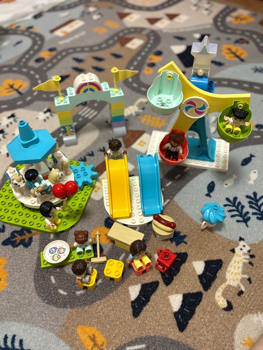 Конструктов Lego Duplo парк развлечений