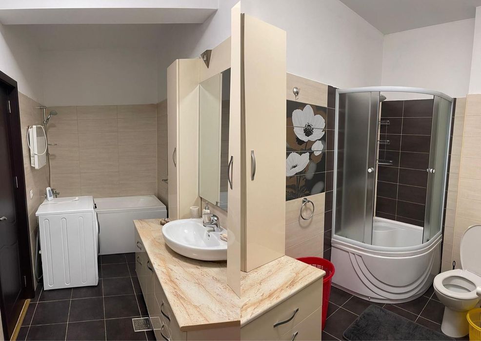 Închiriez apartament