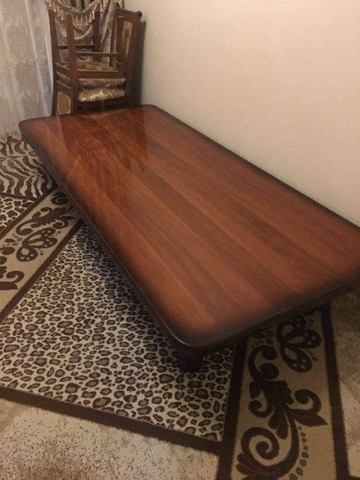 стол и стулья для зала