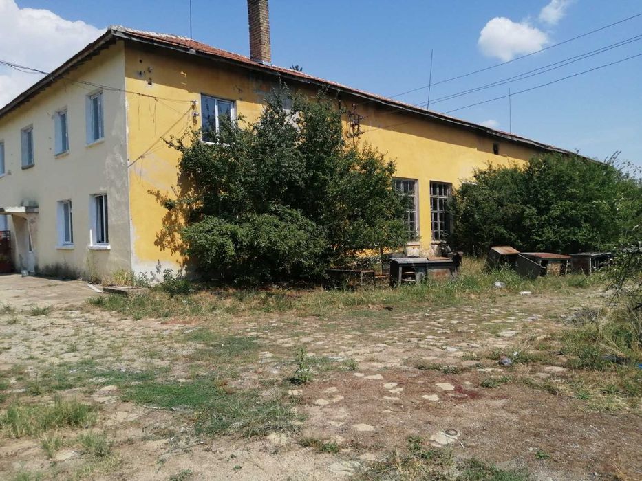 Дава се под наем Промишлена сграда в с. Калояновец, Област Стара Загора - 750 кв.м за 612 € - Снимка #1