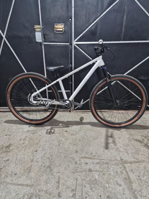 Vand bicicleta dirt jumper