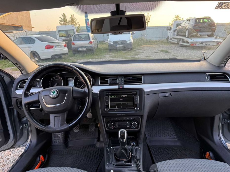 SKODA Superb 2011 — imagine 3