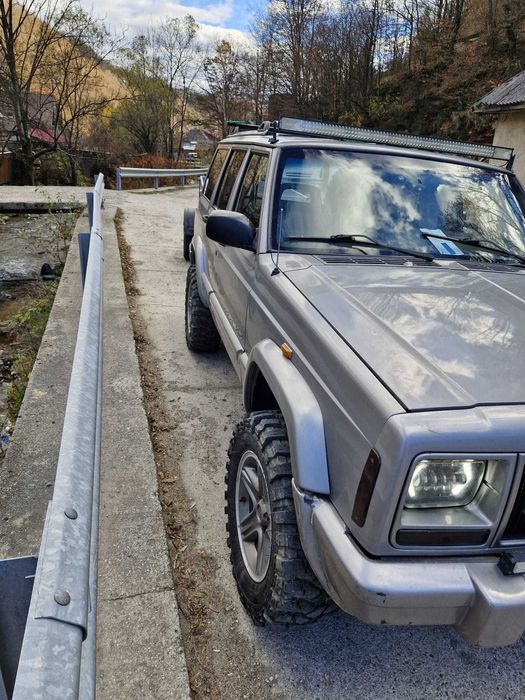 Vand JEEP CHEROKEE XJ an 2000 + Remorca 750 KG