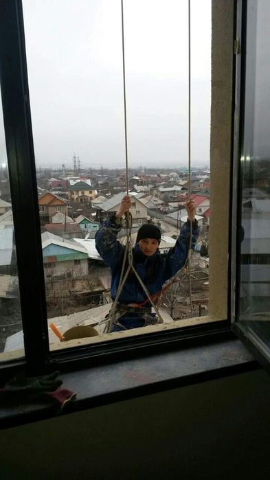 Промышленный альпенист.