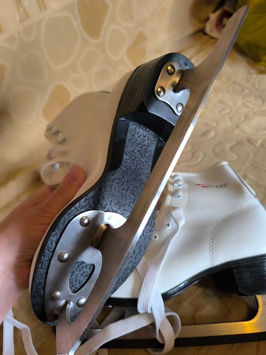 Продам коньки полупрофессиональные