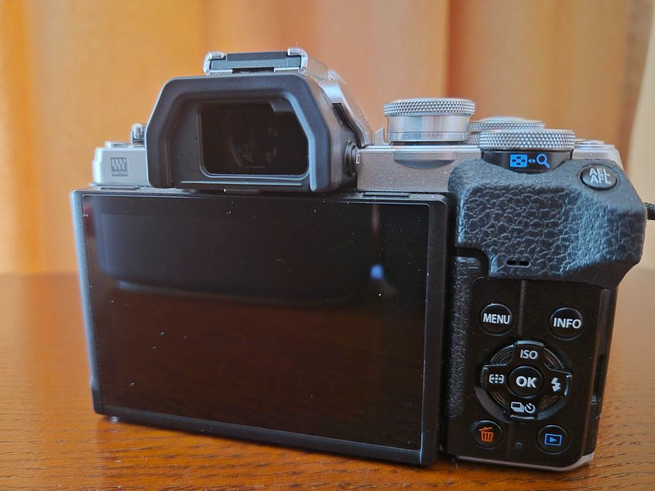 Olympus OM-D E-M10 Mark IV + OM System 12-45mm F4 Pro