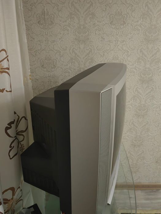 Продаетая старый телевизор SHARP