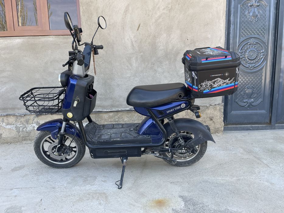 Sukuter sotiladi narx 5 mln aybi yoq benzinli suketerlarga abmen bor