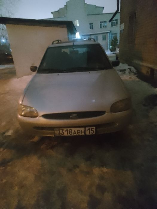 Продаю машину ford eskord