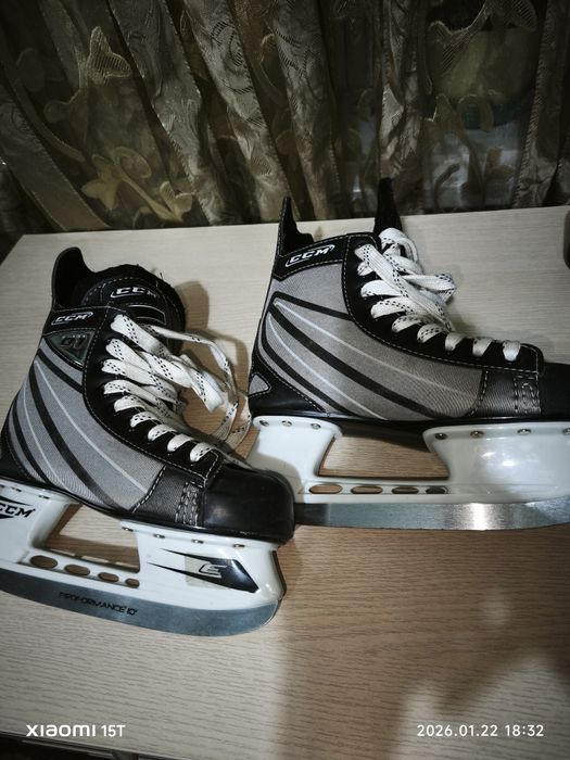 Продам хоккейные коньки CCM Proformance 10 б/у